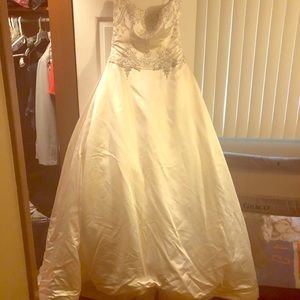 Wedding dress size 10 Vera wang